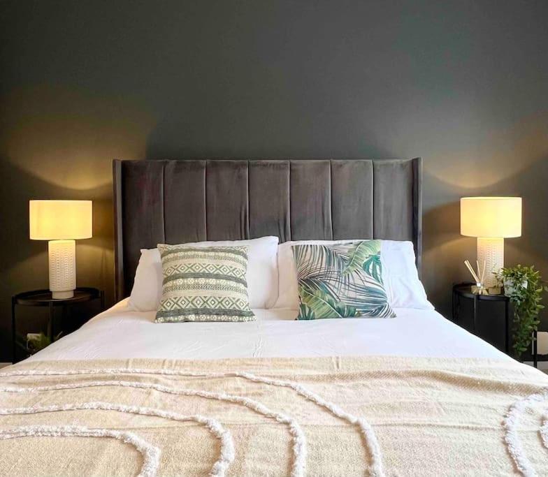 Beautiful Windsor 2 Bed, Perfect Location, 5 Mins Walk To Centre, Free Parking, Legoland, Ascot Apartment ภายนอก รูปภาพ